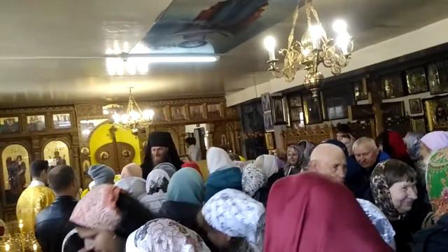 09 10 19 Прощание епископа Амвросия с прихожанами Свято Тихоновского храма в г Угледаре смотреть онлайн