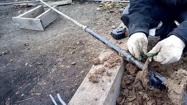 СКВАЖИНА НА ВОДУ .БУРИМ СКВАЖИНУ МАКСИМУ ДЕНЬ ВТОРОЙ. смотреть онлайн