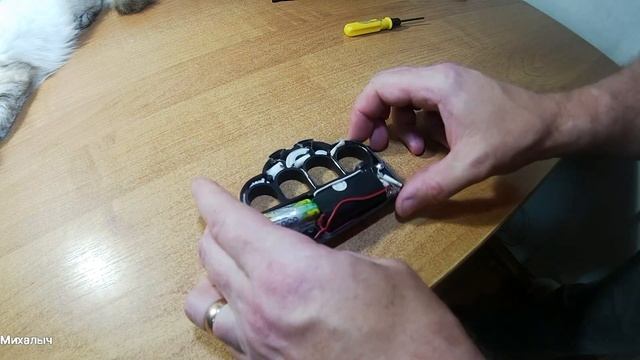 Усовершенствуем электрошокер кастет! Боится ли кот шокера? смотреть онлайн