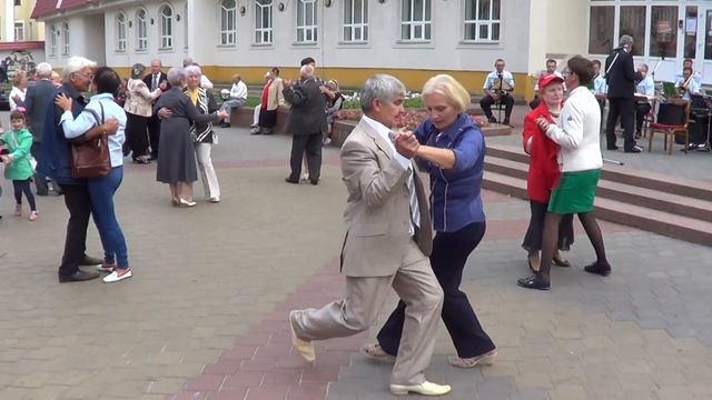 Классно танцуют танго в Бресте!!! СМОТРЕТЬ!!! смотреть онлайн