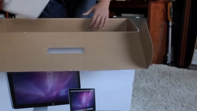Apple 27" LED Cinema Display Unboxing смотреть онлайн
