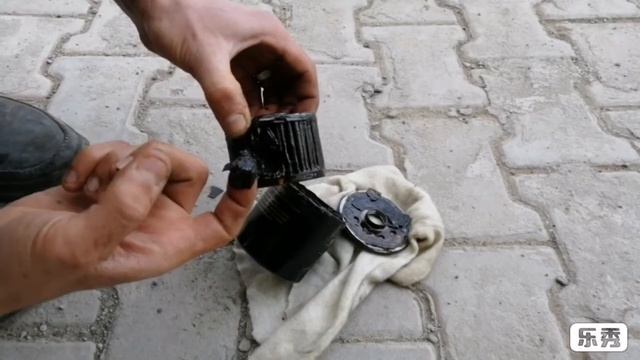 Inside oil filter TOYOTA YARIS burn and sludge❎ in engine ?? смотреть онлайн