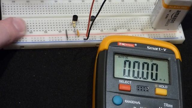 Breadboard gain test and multimeter hFE test of 2n2222 and 2N3904 NPN bipolar transistors смотреть онлайн