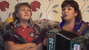 "На скамеечке с подружкой мы сидели вдвоем". Песня под гармонь. Поют солистки ансамбля "Тальяночка"