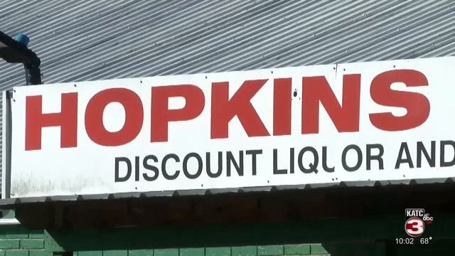 Community activist react to store clerk accused of hitting person in head with bottle смотреть онлайн