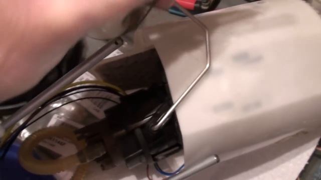 замена сетки топливного насоса Skoda\fuel pump fine filter replacement смотреть онлайн