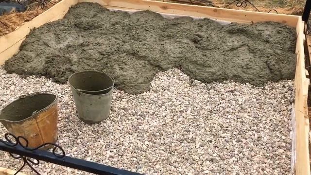 Заливка плиты для гранитного комплекса на кладбище! Такие видео тоже могут быть полезны. смотреть онлайн