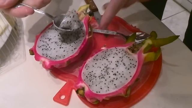 Толяша кушает неведомую хурму. смотреть онлайн