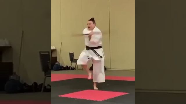 Вам просто надо быть тем, кто вы есть. Некоторые будут восхищаться вами, другие — ненавидеть и это. смотреть онлайн