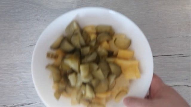 Салат из картошки и соленых огурцов. простейший салат. смотреть онлайн