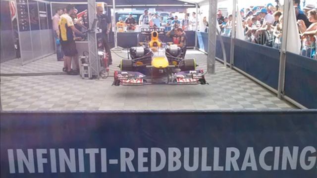 Infiniti Red Bull Racing Demo Car смотреть онлайн