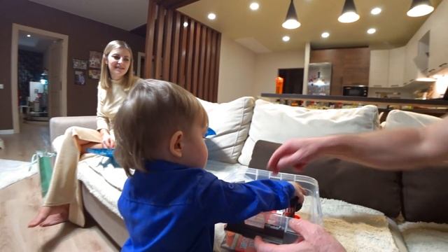 VLOGMAS: НАШ НОВЫЙ ГОД 2020 / ПОЛУЧАЕМ И ДАРИМ ПОДАРКИ!! 31.12.19 смотреть онлайн