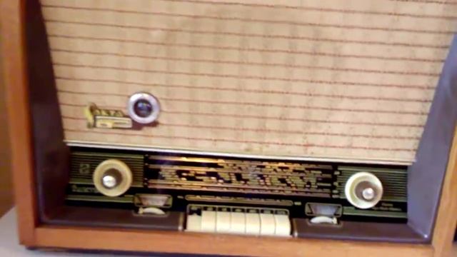 Радиола советская ламповая ''Сакта'' хвастаюсь. смотреть онлайн