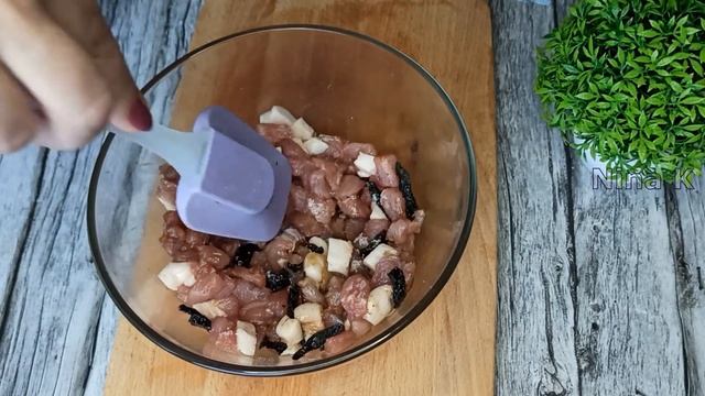 РУЛЕТ! МРАМОРНЫЙ МЯСНОЙ!ВСЕХ СВЁЛ С УМА! Рулет из свиной шкуры с мясом, морковью и чернослив вкусны смотреть онлайн