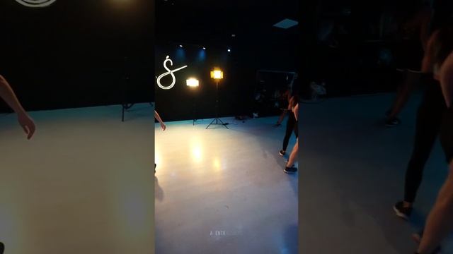 ?Pessoa Certa Hora Errada- Giulia Be (Zouk Lady Style Dance by Irene Silva en Asento Academy) смотреть онлайн