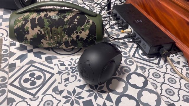 JBL Boombox 3 VS Devialet Phantom II 98db (bass test) смотреть онлайн