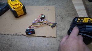 Зарядное устройство DeWALT DCB104 обзор и тест на аккумуляторах, DCB115 и DCB118, меряем ток заряда