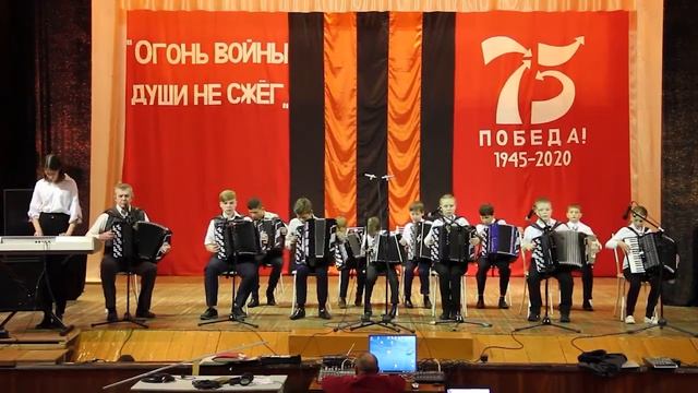 Ансамбль "Кнопочки баянные". Ехал я из Берлина смотреть онлайн