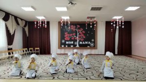 Танец мальчиков "Поварята" вторая младшая группа "Колокольчик". День Матери