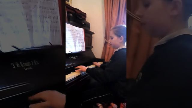 Рондо в турецком стиле Моцарт. Играет Катя Цвикович 10 лет смотреть онлайн