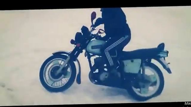 ИЖ планета 5 зимой на мотоциклах... дрифт... смотреть онлайн