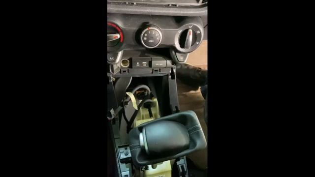 Инструкция по демонтажу Usb и доработке панели Kia Rio 4 - Киа Рио IV Kia X-LIne- 2017-2020 . смотреть онлайн