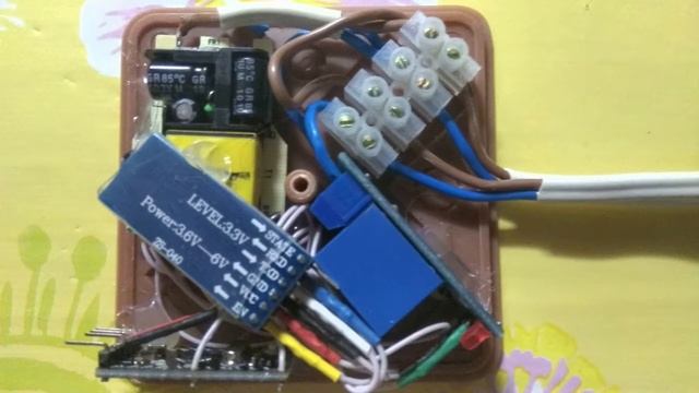 Умная розетка с паролем от детей (wall-socket-2) смотреть онлайн