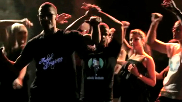 Светящиеся анимированные футболки от Michael Graziano