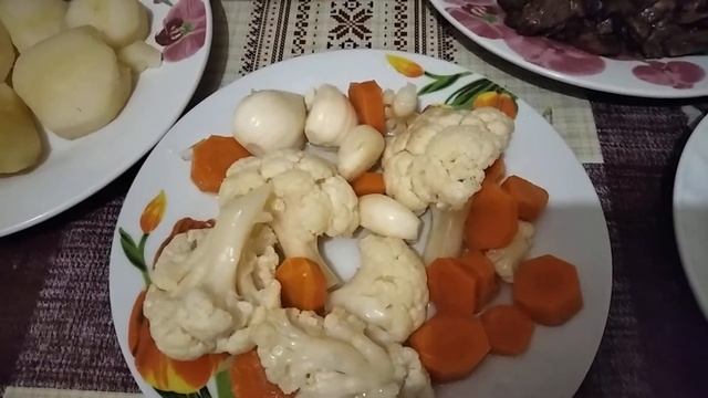 Картошка с жареными грибами! Пробуем цветную капусту, из предыдущего видео! Рецепт в описании? смотреть онлайн