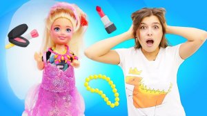 Мамина косметика - Смешные видео для девочек с Барби. Челси стала Как мама! Игры в куклы