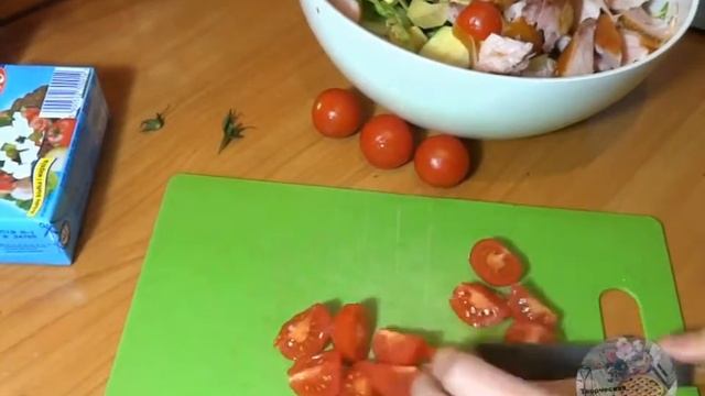 Салат с авокадо и копченой курицей смотреть онлайн