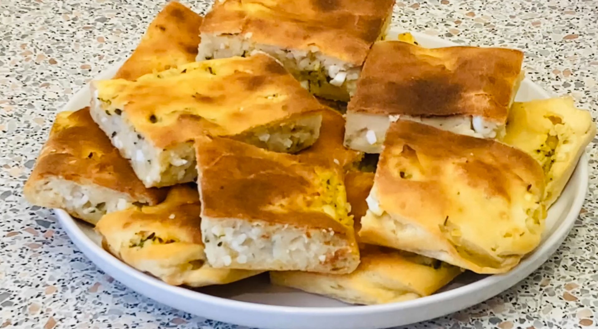 Заливной пирог на кефире с рисом и яйцами. Это любят все! смотреть онлайн