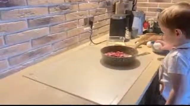 С Maunfeld легко готовить даже детям Обзор индукционной панели EVI 594 BG смотреть онлайн