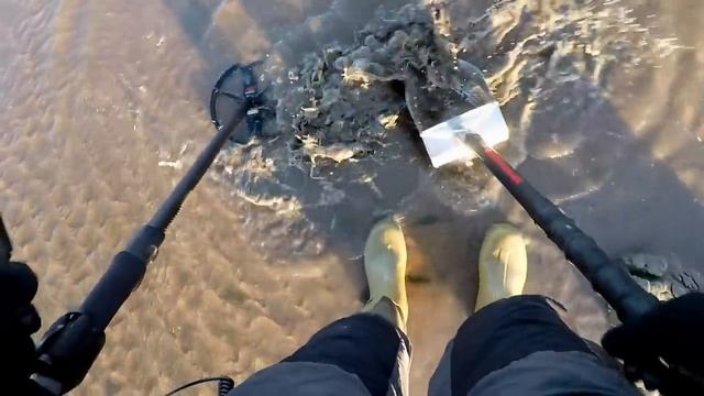 Minelab CTX 3030 Vs Minelab Equinox 800 | Beach Metal Detecting