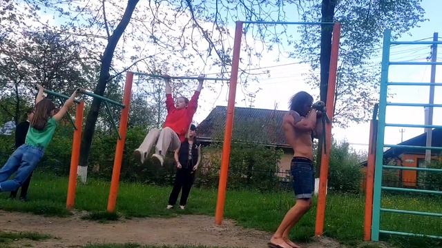 ЭТО МОЯ ОБЫЧНАЯ БАЗОВАЯ ТРЕНИРОВКА НА БРУСЬЯХ (УПРАЖНЕНИЯ БЕЗ ОТДЫХА) + ДЕВУШКИ ТРЕНЯТ НА ТУРНИКЕ ★ смотреть онлайн