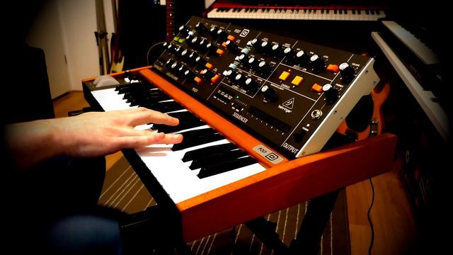 BEHRINGER POLY D | Single Synth Song смотреть онлайн