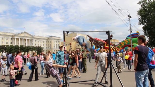 Смоленские подростки-воркаутеры выступили на День защиты детей смотреть онлайн