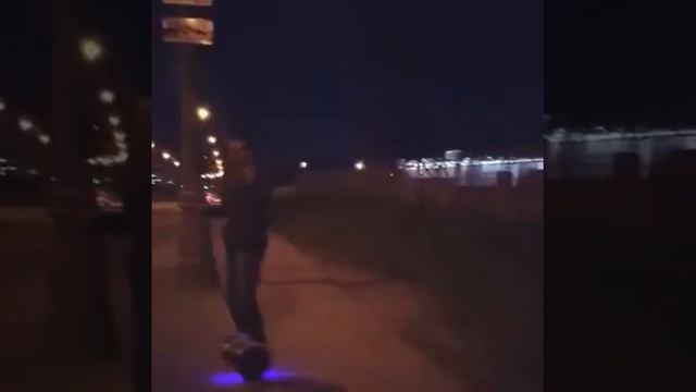 Почти обогнал мотоцикл на гироскутере ? #рукалицо смотреть онлайн