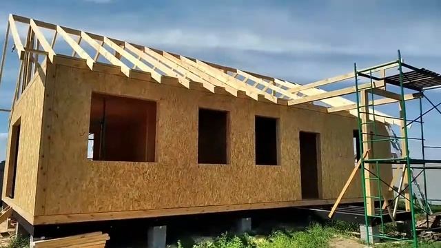 Строительство дома из СИП (SIP) панелей. Монтаж стропильной системы. ГК КРАТОС