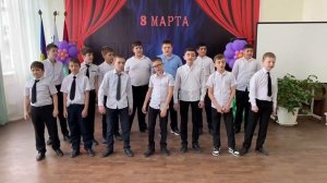 "Ты мое сердце из чистого золота".Вот так поздравляют мальчики учителей с праздником 8 Марта.