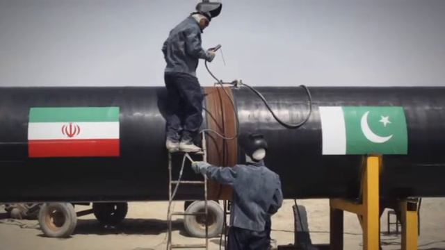 Между строк. Почему Китай стал меньше тратить на нефть? смотреть онлайн