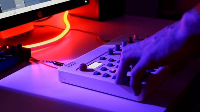 DSCO - disco/retro electro Elektron Model samples смотреть онлайн