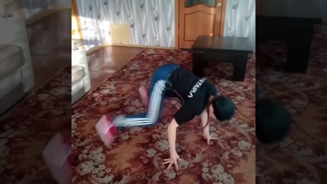 Брейк-данс, творческий подход. Онлайн батлы на карантине. смотреть онлайн