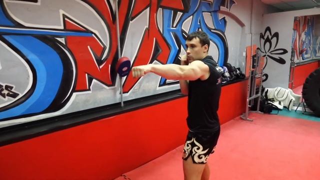 Как бить прямой удар рукой смотреть онлайн