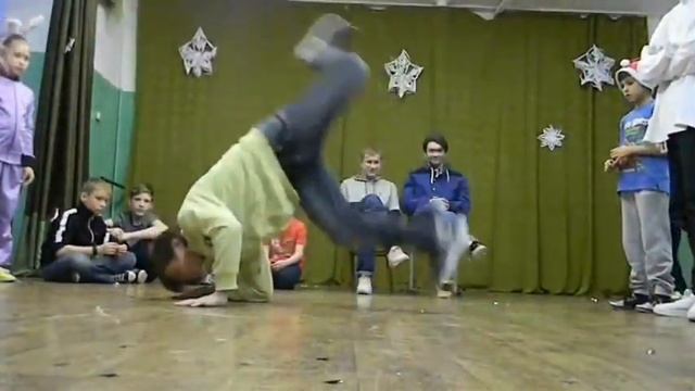 bboy Сова (Артур Кичигин)/Жили-Были Crew Курган смотреть онлайн