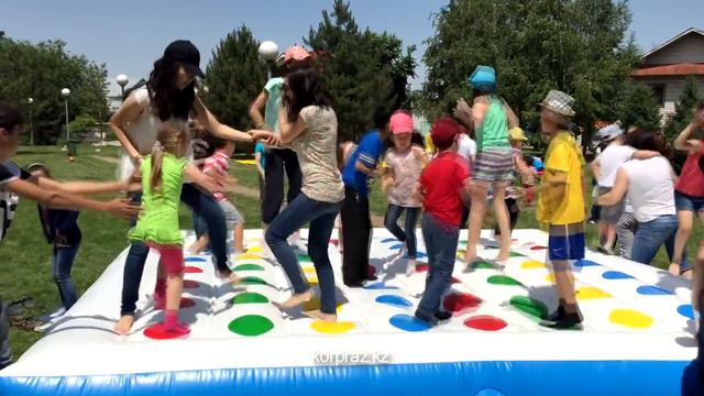 Надувной Мега Твистер - гибкость в прыжке. смотреть онлайн