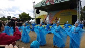 Ысыах 2018. Какая-то лирическая якутская песня с танцем.