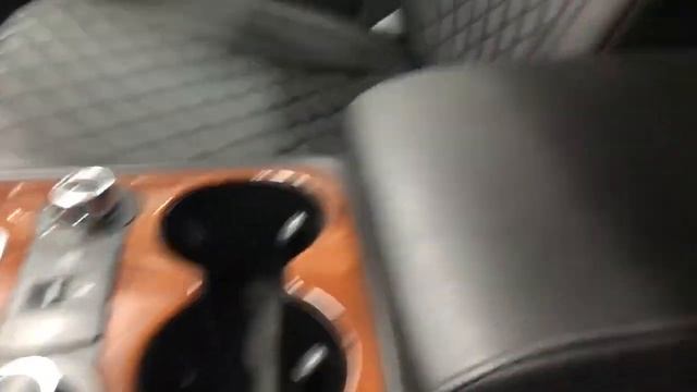 Volkswagen Touareg '2010 смотреть онлайн