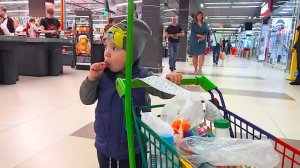 ФЁДОР КАК ПАПА. САМ ЗА ПОКУПКАМИ.