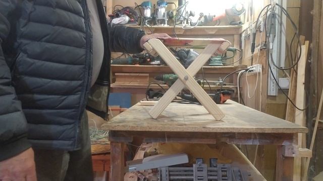 Деревянный складной стульчик. смотреть онлайн